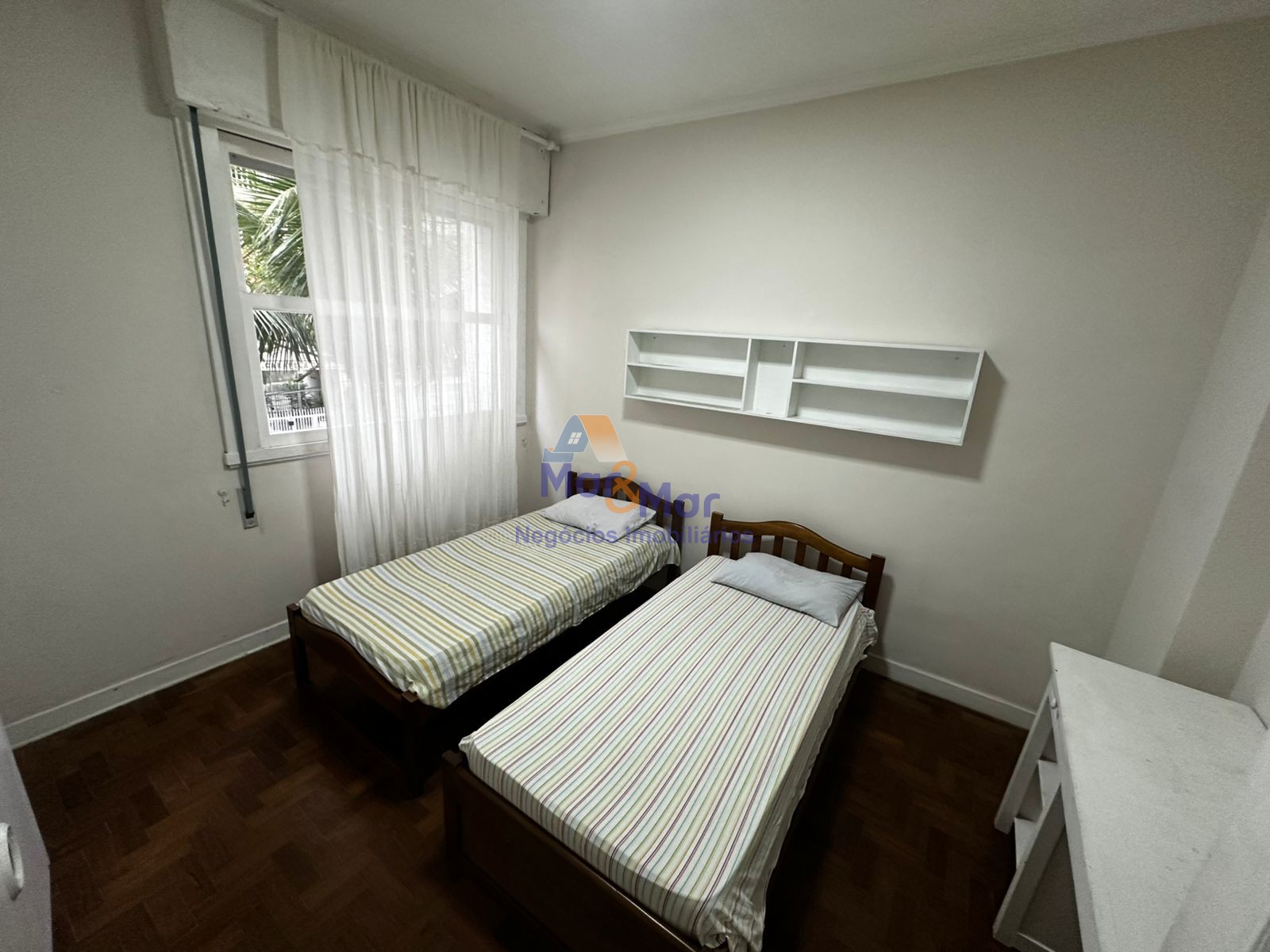 Apartamento na Praia das Pitangueiras, Guarujá - SP