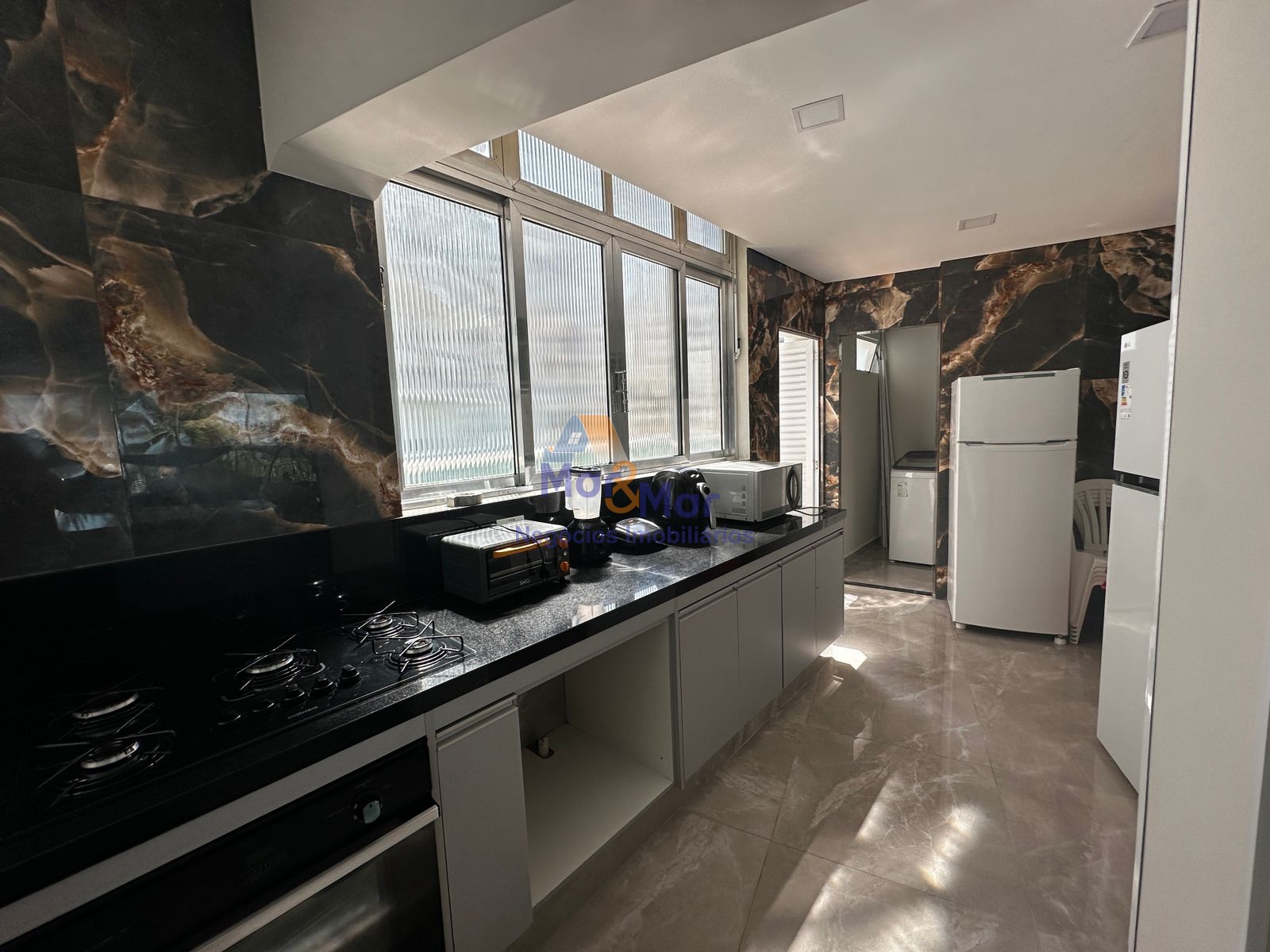 Apartamento Frente ao Mar nas Pitangueiras, Guarujá - SP