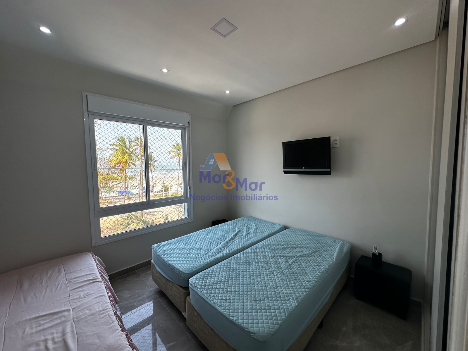 Apartamento Frente ao Mar nas Pitangueiras, Guarujá - SP