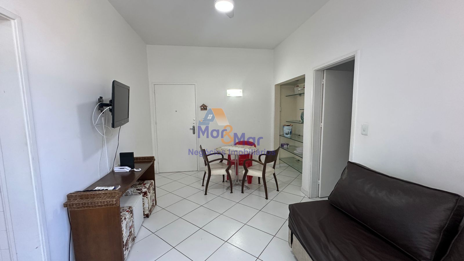 Apartamento na Praia das Pitangueiras, Guarujá - SP