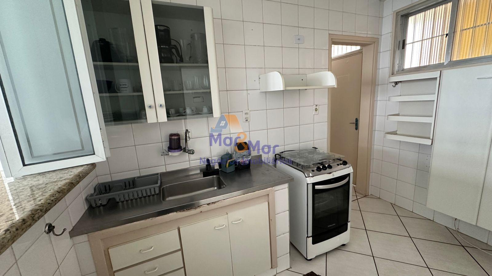 Apartamento na Praia das Pitangueiras, Guarujá - SP