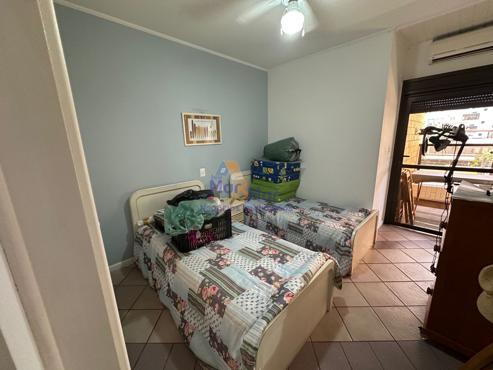 Apartamento na Praia das Pitangueiras, Guarujá - SP