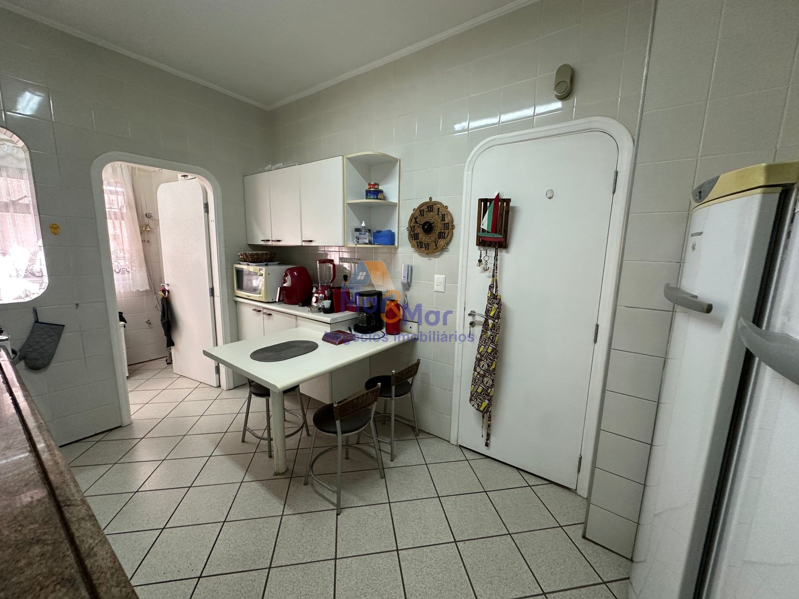 Apartamento na Praia das Pitangueiras, Guarujá - SP