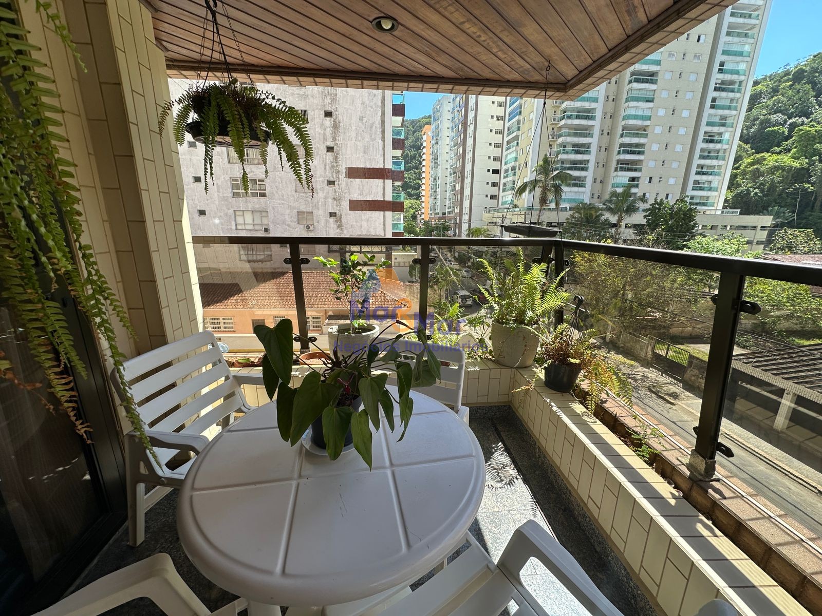 Apartamento na Praia das Pitangueiras, Guarujá - SP