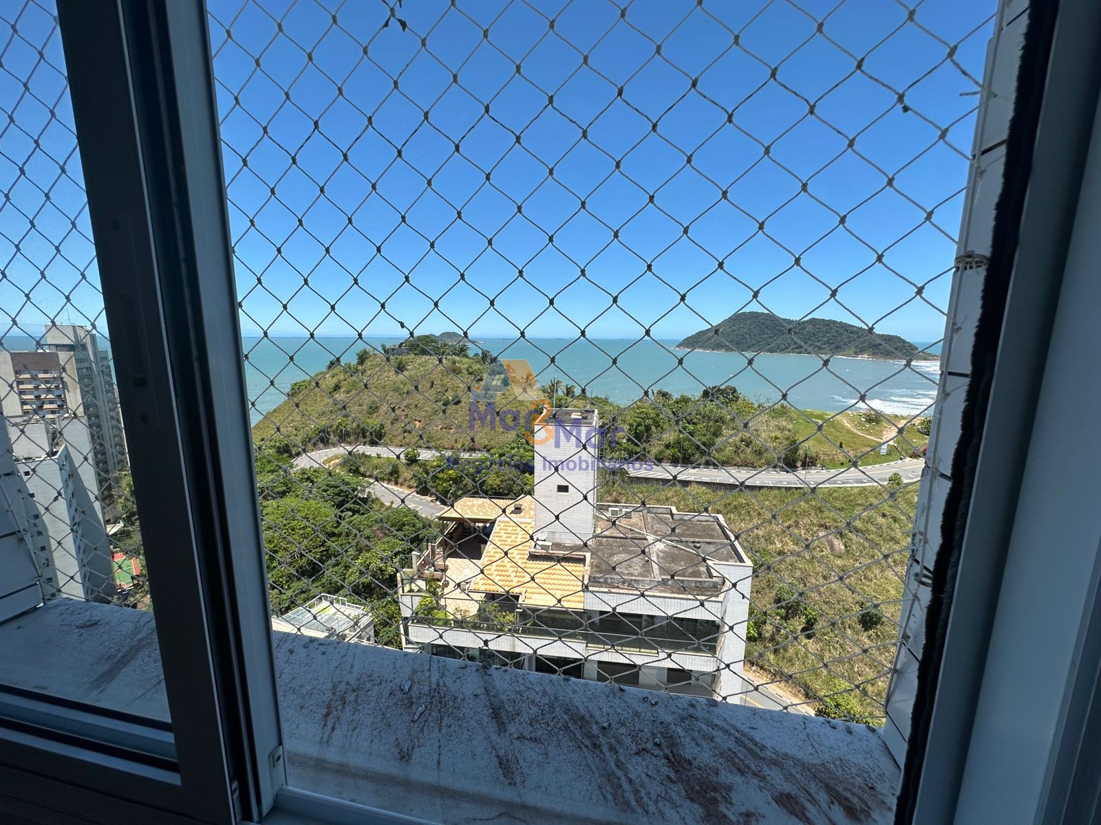 Apartamento na Praia das Astúrias, Guarujá - SP