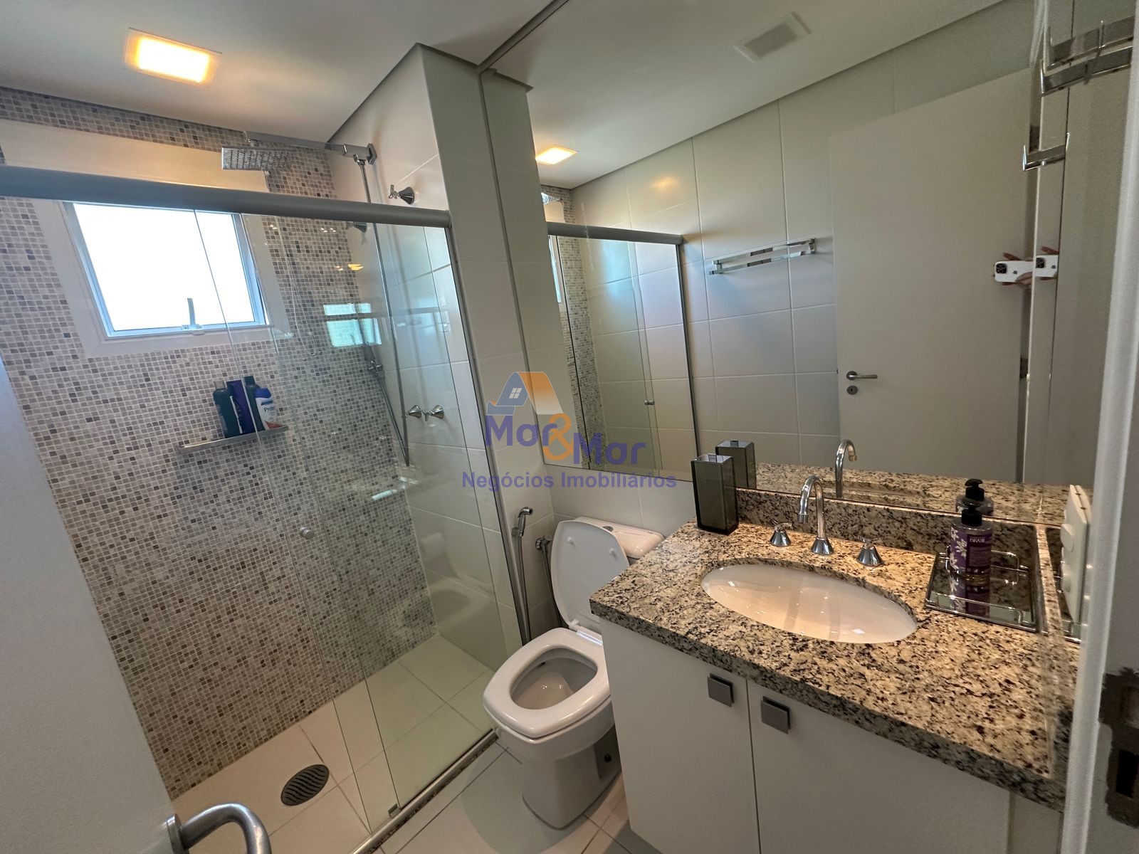 Apartamento Frente ao Mar, Praia da Enseada, Guarujá - SP
