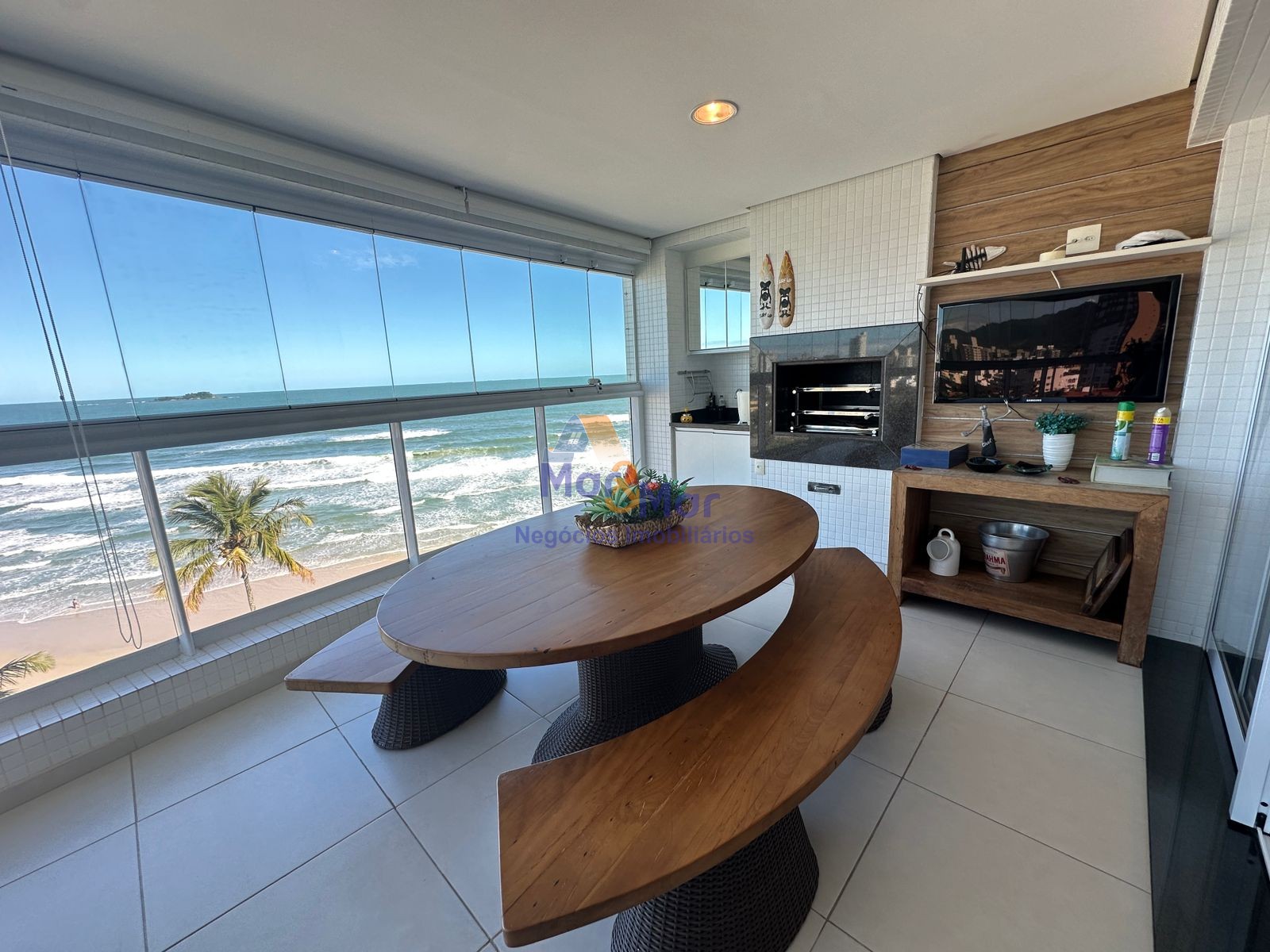 Apartamento Frente ao Mar, Praia da Enseada, Guarujá - SP